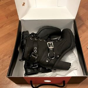 SOLD Heeled zip up combat moto GUESS boots with laces… new with box